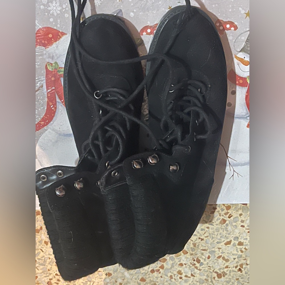 Black Women's Lace-Up Boots